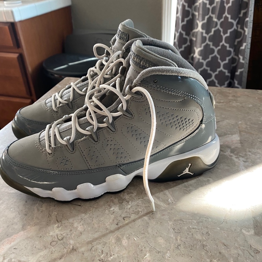 🚨 SOLD🚨Jordan Retro 9 Cool Grey
